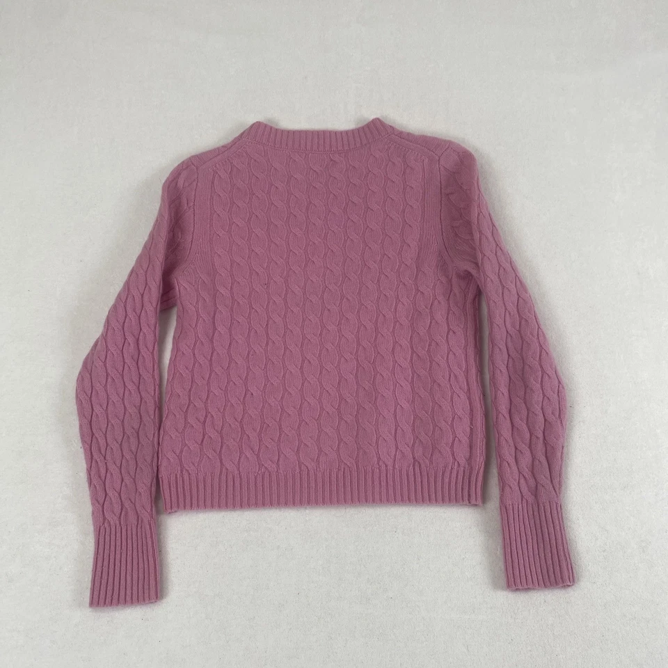J. Suéter tejido con cable rosa cachemir Crew pequeño Foto 2 de 4
