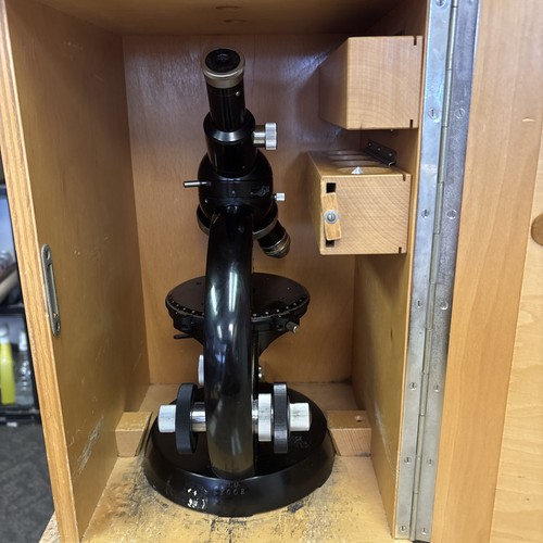 Carl Zeiss Microscope - Picture 10 of 10