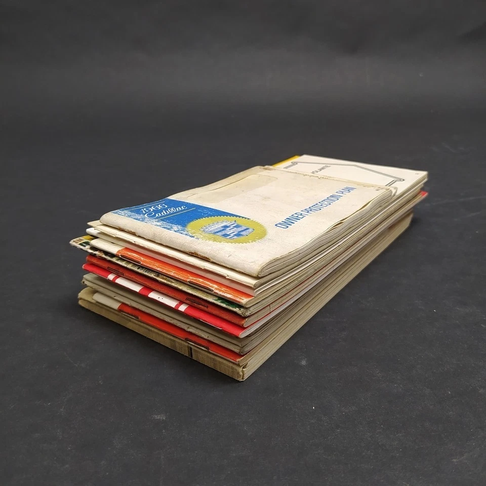 Lotto libretti uso e manutenzione misti Cadillac, Ford, Seat, Mustang. Mediocri - Immagine 2 di 3