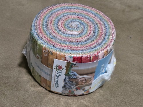 Riley Blake Mercantile von Lori Holt #14380 - 24 - 2 1/2" Rolie Polie
