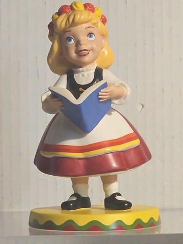 World Disney Collezione Classica E’ un Piccolo Mondo Buona Etichetta - Foto 1 di 8