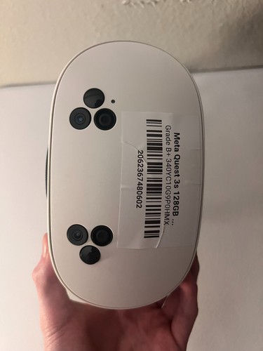 Meta Quest 3s Virtual Reality Headset 128GB White with Controllers - Picture 4 of 6