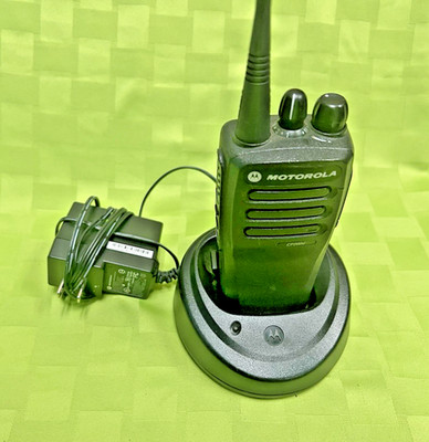 used Motorola CP200D UHF 403-470 16 Channel 4 Watt Analog Radio (Complete Kit)