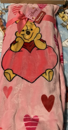 Winnie The Pooh Hearts Valentine's Throw Blanket - Picture 1 of 3