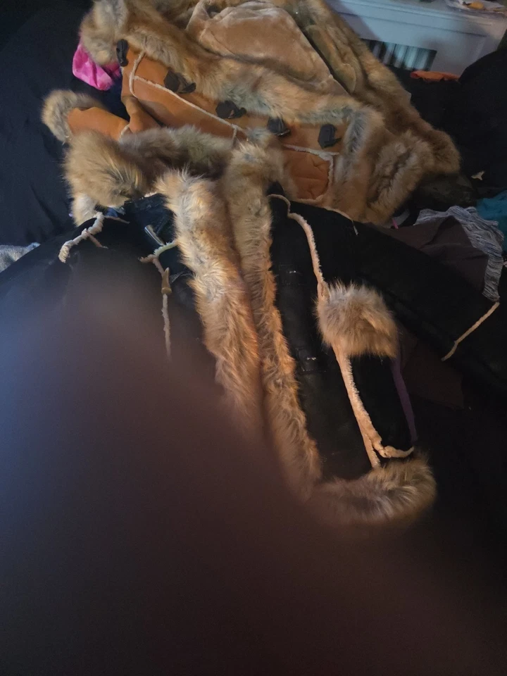 Abrigo negro de cuero de ley para mujer Foto 4 de 4