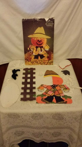 Vintage Punze Halloween Herbst Vogelscheuche Herzstück Wabe schöner Zustand mit Packung - Bild 5 von 5