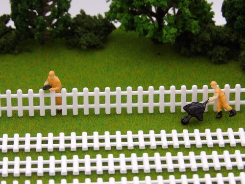 5 PACK - White Picket Fence - HO Scale - Each piece is 6.25" long x .5" tall - Picture 2 of 5