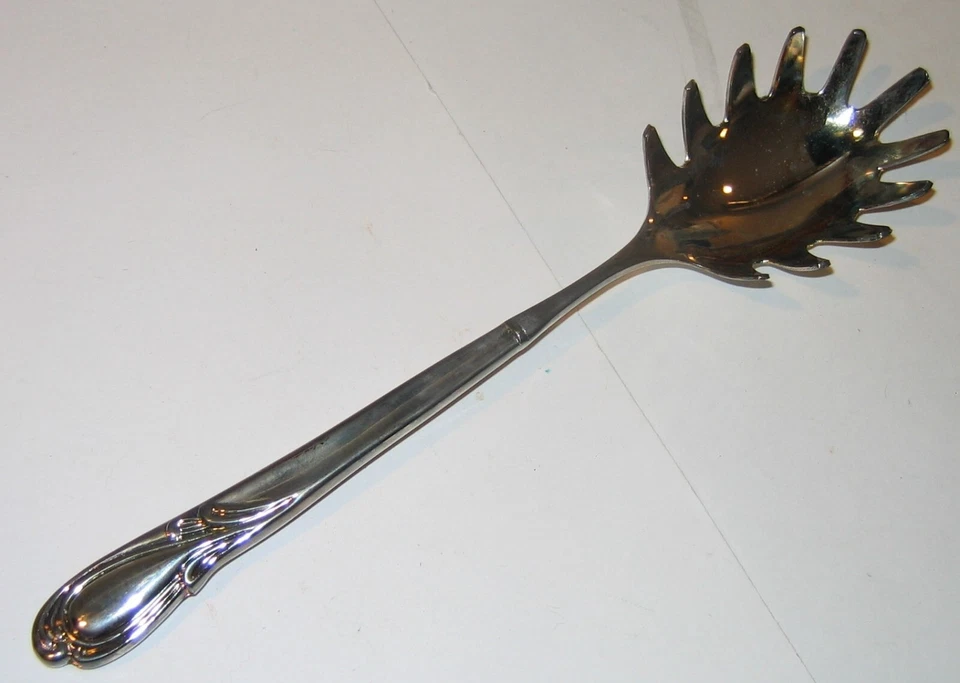 Cucharada de pasta plateada "Rhapsody Design" nueva de stock Foto 3 de 4