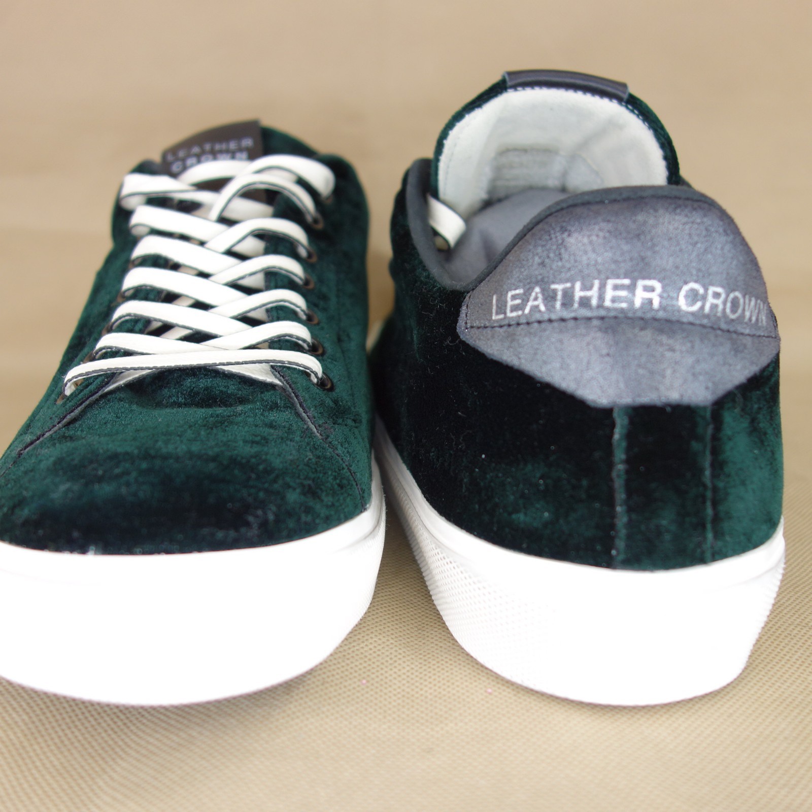 LEATHER CROWN Herren Herren CROWN Niedrig Top Sneaker VELLUTO 42 Samt Schwarz Schuhe NP 279 NEU 773bf4 LEATHER CROWN Herren Herren CROWN Niedrig Top Sneaker VELLUTO 42 Samt Schwarz Schuhe NP 279 NEU 773bf4