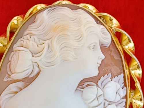 VINTAGE GENUINE CONCH SHELL CAMEO PENDANT/ BROOCH OF A BEAUTIFUL LADY - Picture 4 of 8