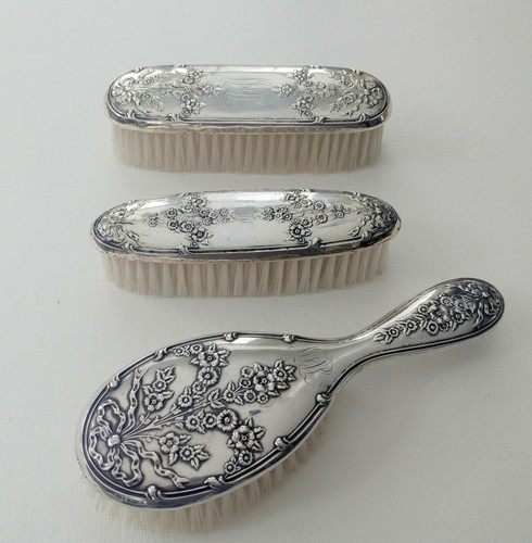Dominick & Haff 1890's Art Nouveau Repousse Silver Dresser Set-14 pieces - Picture 3 of 12