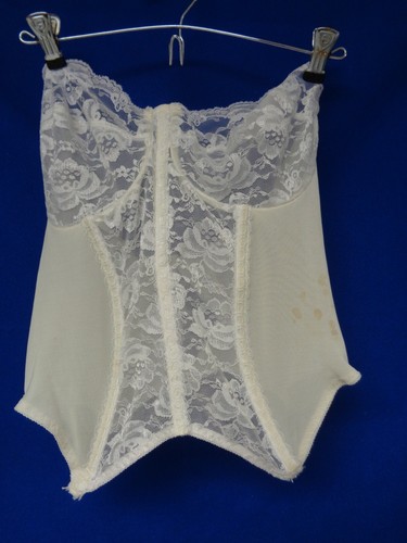 Vintage white Merry Widow Basque, 40 D, no name (G