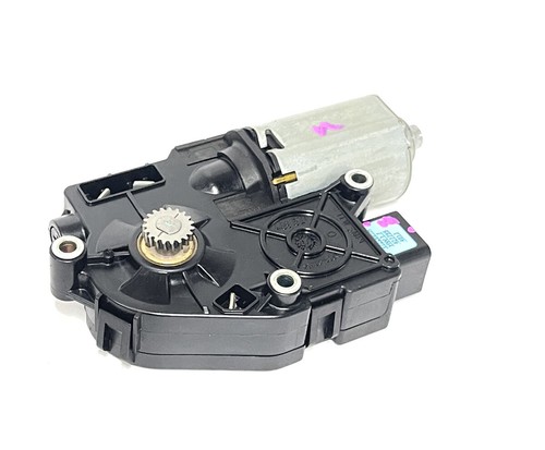 W204 MERCEDES 2011 C300 ROOF GLASS WINDOW MOTOR OEM - Picture 4 of 9