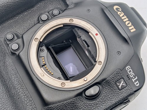 Canon EOS-1D X Mark II 20.2MP Digital SLR Camera Body - Ships Free - Picture 3 of 12