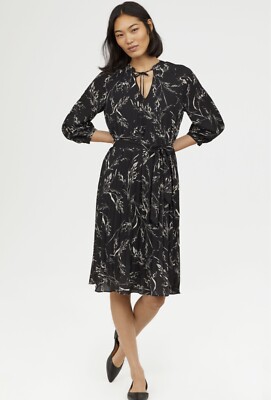 black and white pleated midi dress Mill Women's dress with a pleated skirt, Parisienne - Black