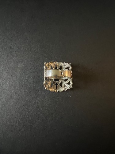 VINTAGE METAL FILIGREE NECK KERCHIEF SCARF CLIP BAND RING HOLDER - LIKE NEW! - Picture 4 of 7