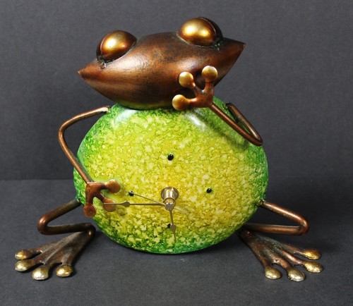 Whimsical Metal Frog Freestanding Desk Countertop Mantel Sculpture Clock - Picture 5 of 5