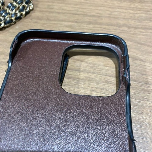Coque CHANEL iPhone13/13 Pro d'occasion peau caviar matelasse noire femme TGIS - Photo 10 sur 11