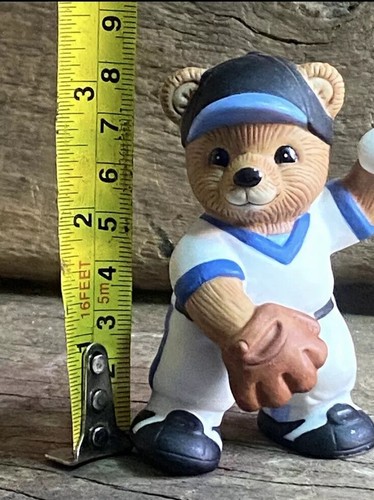 Baseball Bear figurine, HJ&G porcelain - Picture 8 of 11