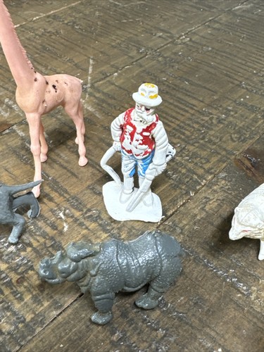 Vintage Miniature Plastic Ring Master, Train Cars, and misc animals. - Picture 4 of 8