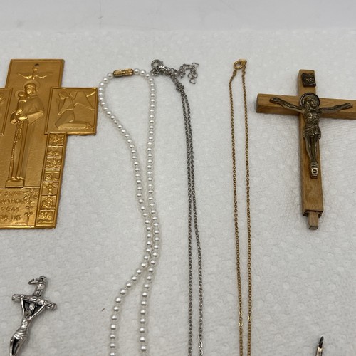 Religious Spiritual Items Lot Necklaces Cross Pendants Pins Christian Vintage - Picture 8 of 18