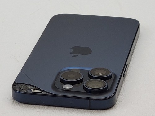 Apple iPhone 15 Pro (A2848) 256GB - Blu Titanio (Sbloccato) - *DANNEGGIATO* - H4011 - Foto 13 di 14