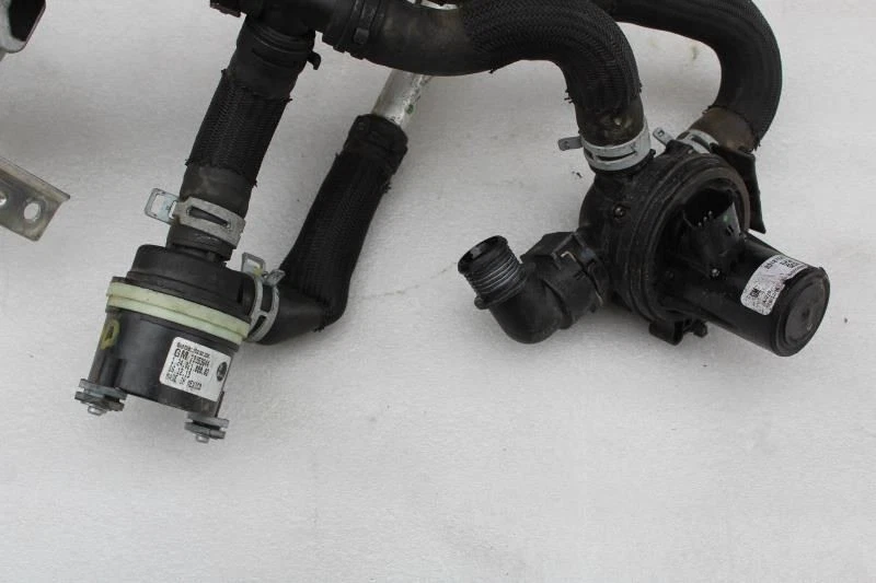 2016 2017 2018 2019 CHEVROLET VOLT COOLANT PUMP WITH LINES 23353644 23187581 - Image 3 of 4