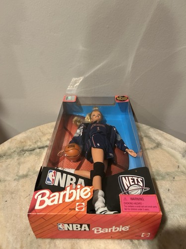 BARBIE 1998 NIB NBA New Jersey Nets Authentic Team Uniform Doll Mattel 20726 - Picture 2 of 3