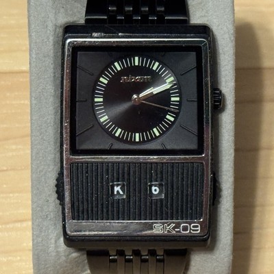 Nixon The Score SK-09 ''To Revert'' Black Metal Counter Men's Analog Watch RUNS