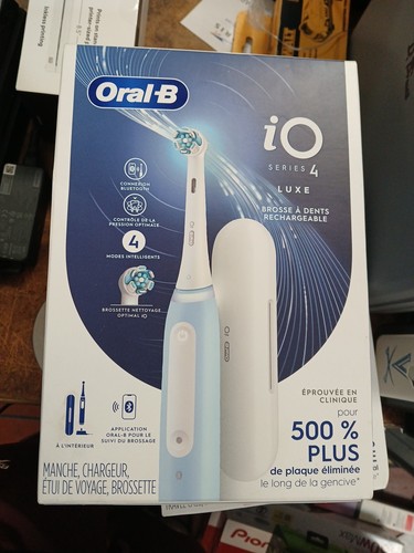 Oral-B iO Series 4 Rechargeable Toothbrush (Icy Blue)