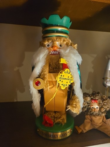 Kurt Adler Wizard of Oz™ Steinbach Chubby Cowardly Lion Nutcracker, 10" RARE - Picture 2 of 4