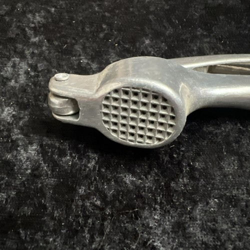 (#809). Vintage Garlic Press Cast Aluminum Embossed "Italy" Rustic Retro - Picture 2 of 11