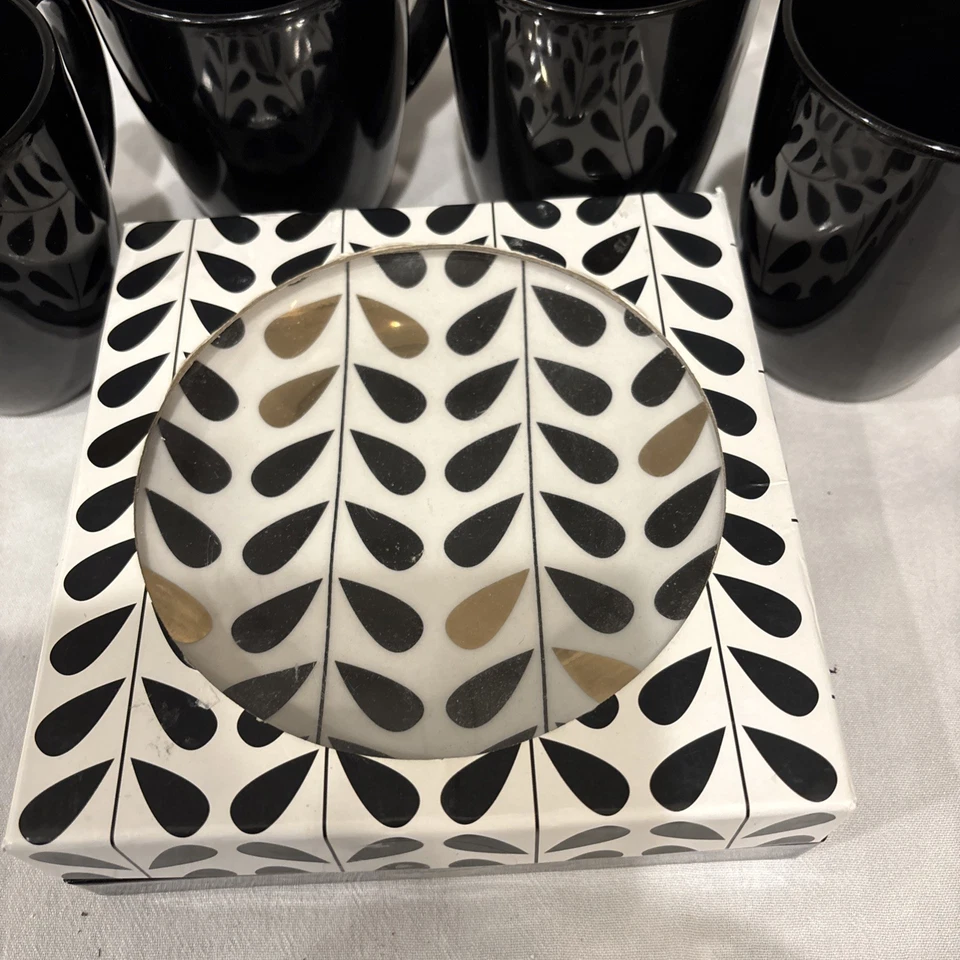 "Platos de postre de porcelana en blanco y negro de 6"" (4) más (4) tazas de café negras nuevas* se venden como conjunto" Foto 3 de 4