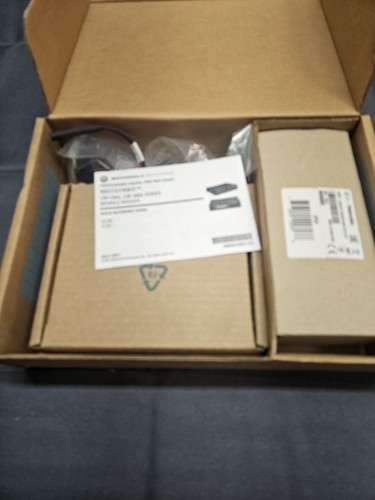 NEW in Box Motorola CM200d 403-470 MHz UHF Analog Two Way Radio AAM01QPC9JC1AN - Picture 4 of 11