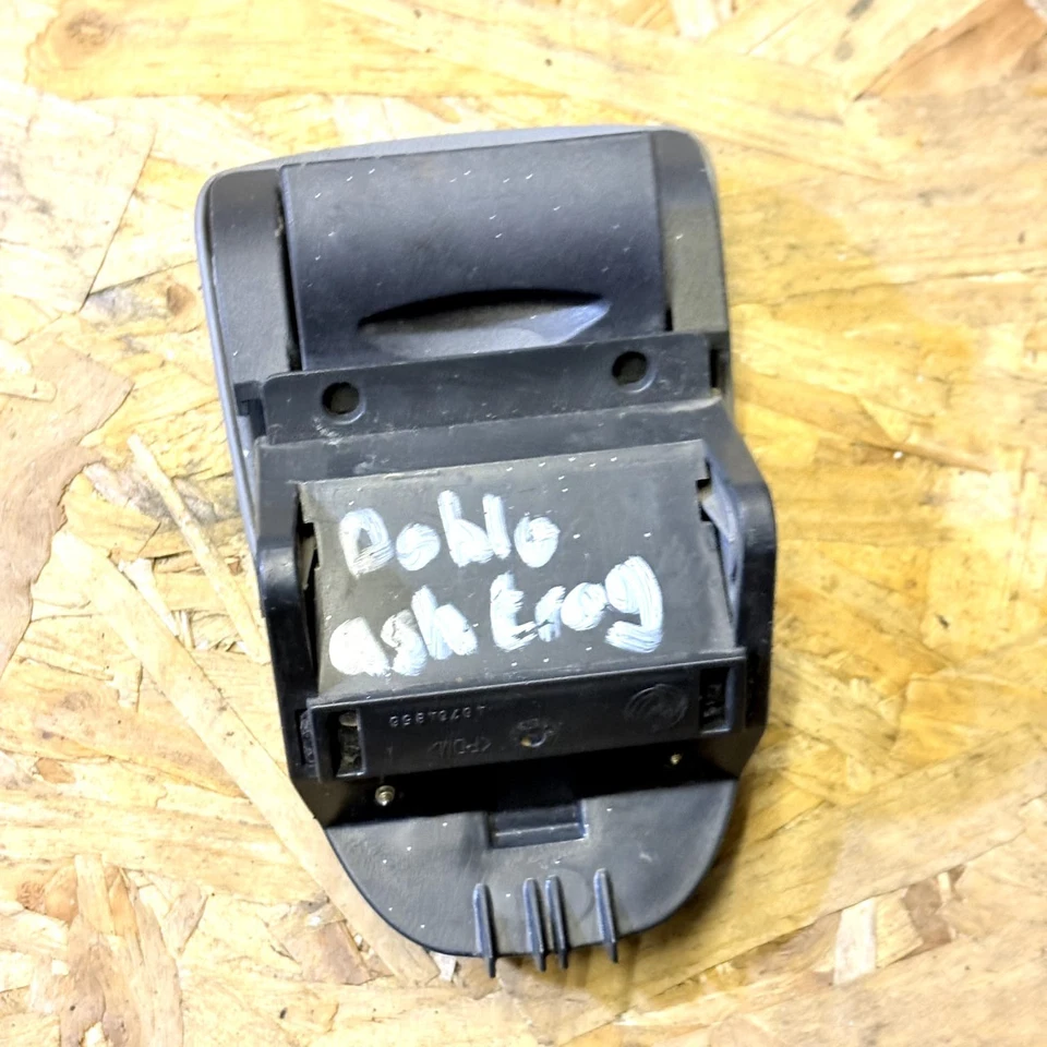 Fiat Doblo  front ashtray 46764856 - image 3 of 4