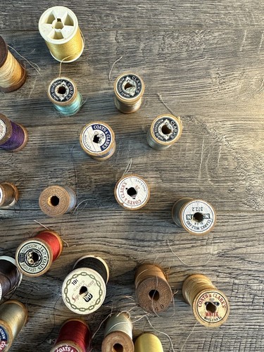 Vtg Lot 70 Silk Cotton Thread Button Belding Corticelli Clarks ETC Wood Spools - Picture 7 of 24