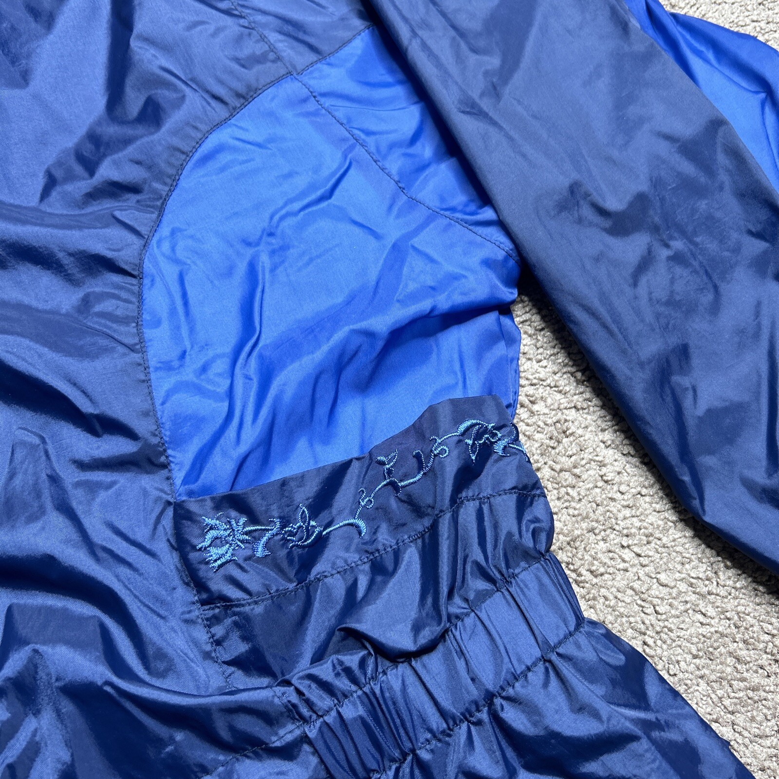 Women’s Medium Active Essentials Vintage Embroide… - image 4