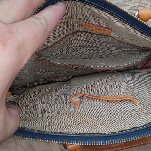 Bolso de mano Dooney and Bourke Dillen de cuero azul guijarro con doble bolsillo - Imagen 2 de 5