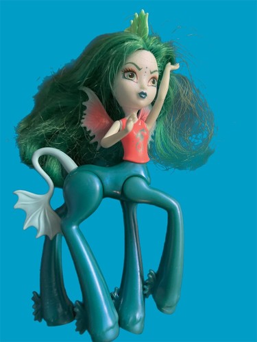Monster High Fright Mares Bay Tidechaser Half Horse Ghoul - Foto 2 di 2