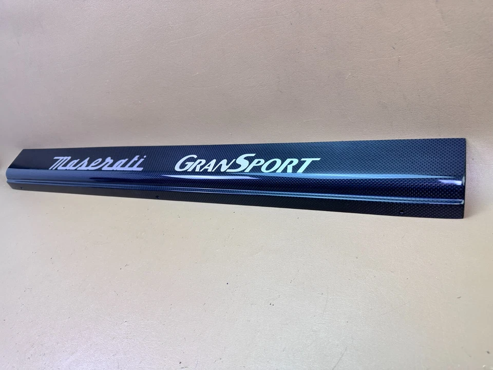 NOVO 2005-2007 MASERATI GRANSPORT M138 MOLDURA DE SOLEIRA DE PORTA DIREITA FIBRA DE CARBONO FABRICANTE DE EQUIPAMENTO ORIGINAL - Imagem 2 de 4