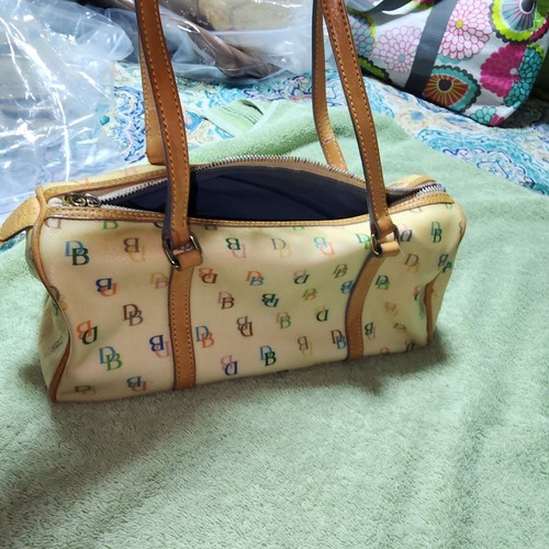 BOLSO BARRIL DOONEY BOURKE USADO EN EXCELENTE ESTADO PEQUEÑA FIRMA LONA RECUBIERTA - Imagen 1 de 7