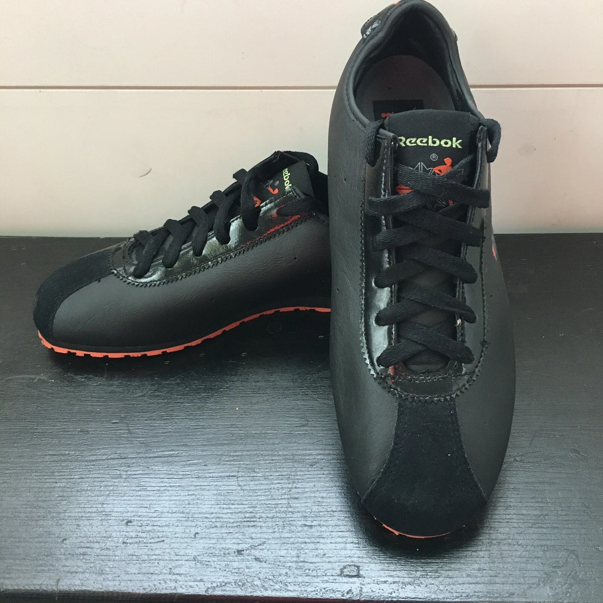 Reebok Racing Club Men s Size 7.5 Black on Black Running Jogging