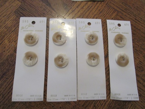 Lot of Vintage Le Chic Buttons 22 cards - Picture 6 of 9