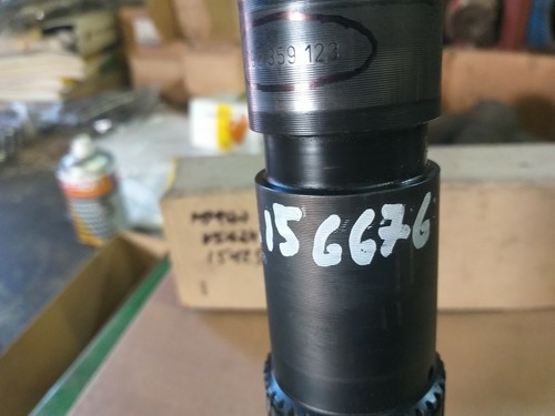 USED GENIUNE JOHN DEERE Shaft - L156676 Fit 6820 ZF gear - Picture 3 of 3