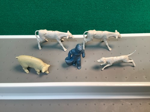 VINTAGE MARX 60MM FARM BOY WITH WATER BUCKET WITH ANIMALS - Picture 3 of 3