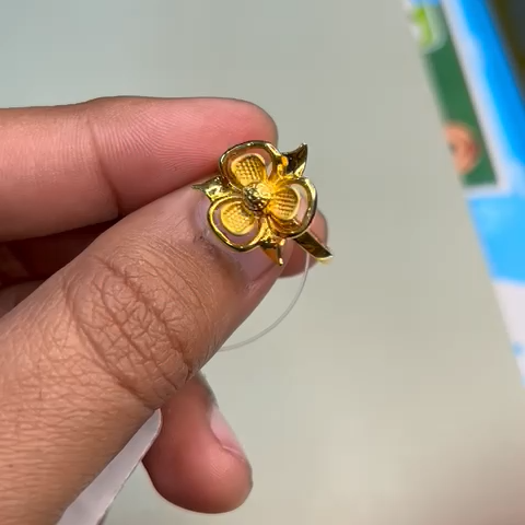 22k solid Gold ring for women and girl size US 7.5 signed 22k solid Gold ring for women and girl size US 7.5 signed