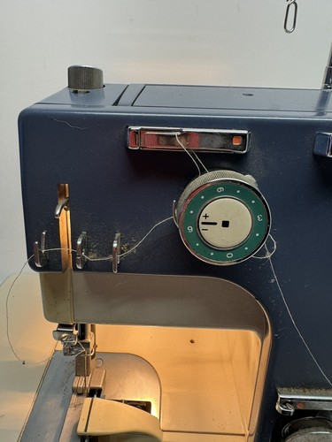 VINTAGE White Super Lock Model  X 523 Serger Sewing Machine With Pedal 523W-4 - Picture 6 of 13