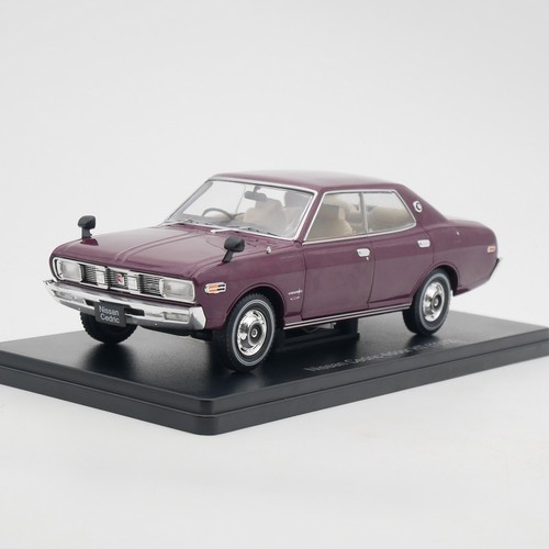1:24 Nissan Cedric 4-Door Hardtop Sedan 1972 Alloy Die-cast Model Car - Picture 1 of 6
