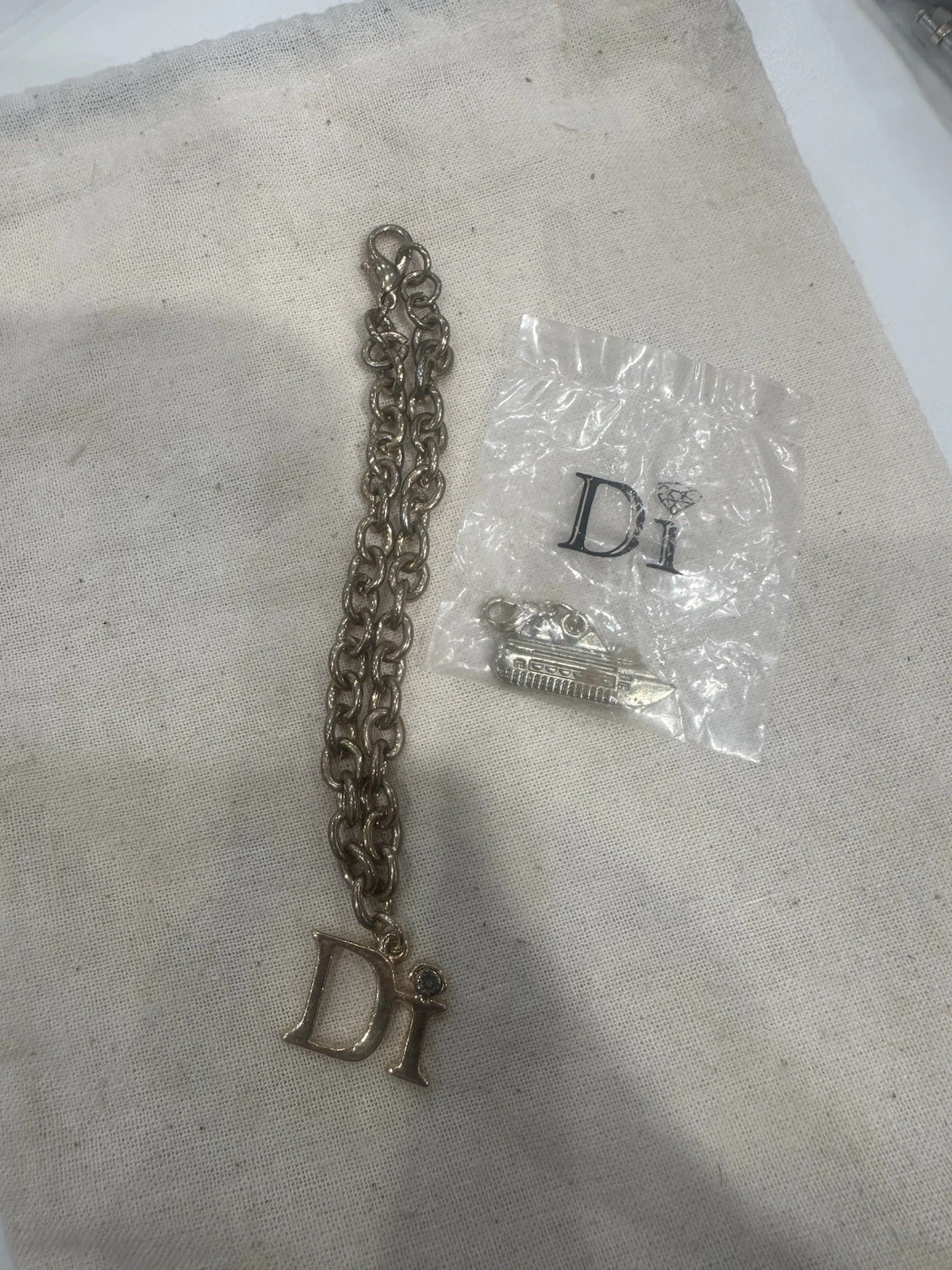 Bracelet Christian Dior avec breloque
