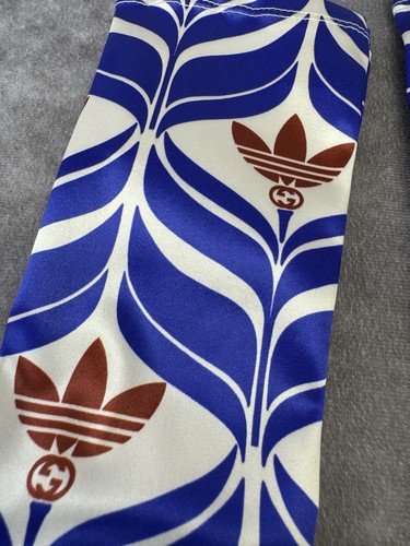 Gucci x Adidas Trefoil Satin Blue and White Patterned Gloves NWT - Picture 5 of 8